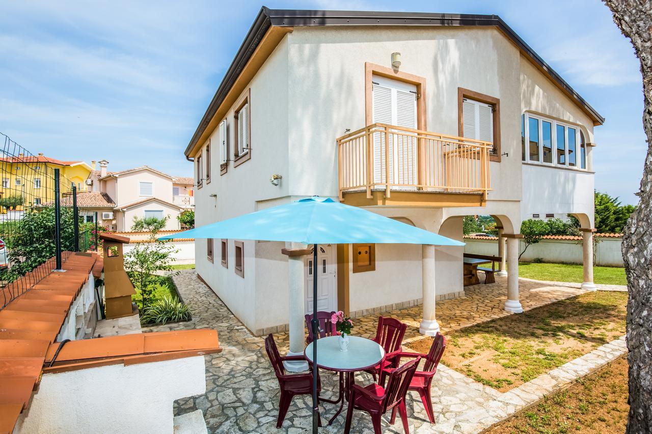 Apartment Carolina Ližnjan Zewnętrze zdjęcie