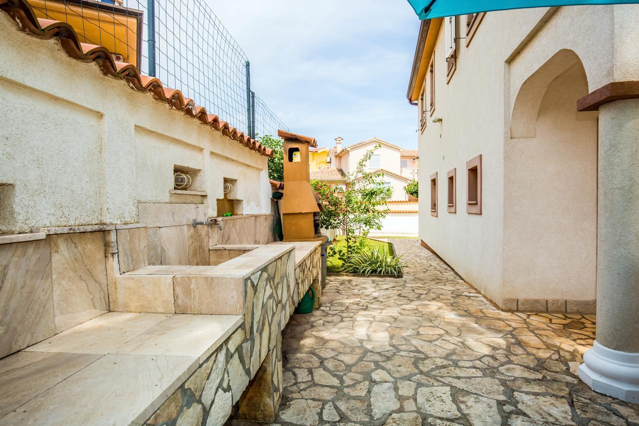 Apartment Carolina Ližnjan Zewnętrze zdjęcie